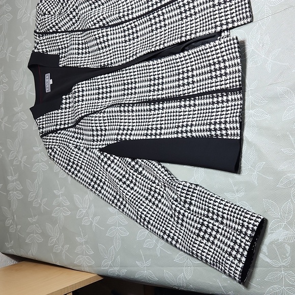 Laura Blazer - Picture 2 of 10